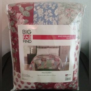 Big Fab Find. Quilt. Full/Queen. Red/white, etc. patchwork. 100% polyester.